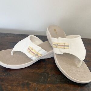 BZees Women's Camp Out Thong Sandal White Size 9 Wide